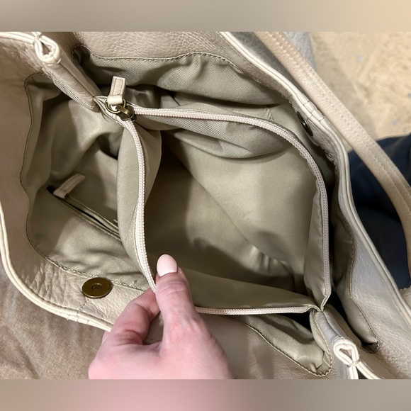 American Leather Co. Cream Shoulder Bag - Picture 6 of 10